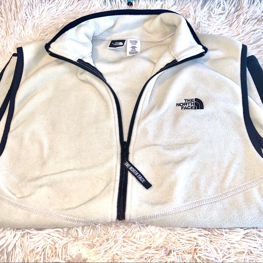 The North Face two-toned men’s fleece vest